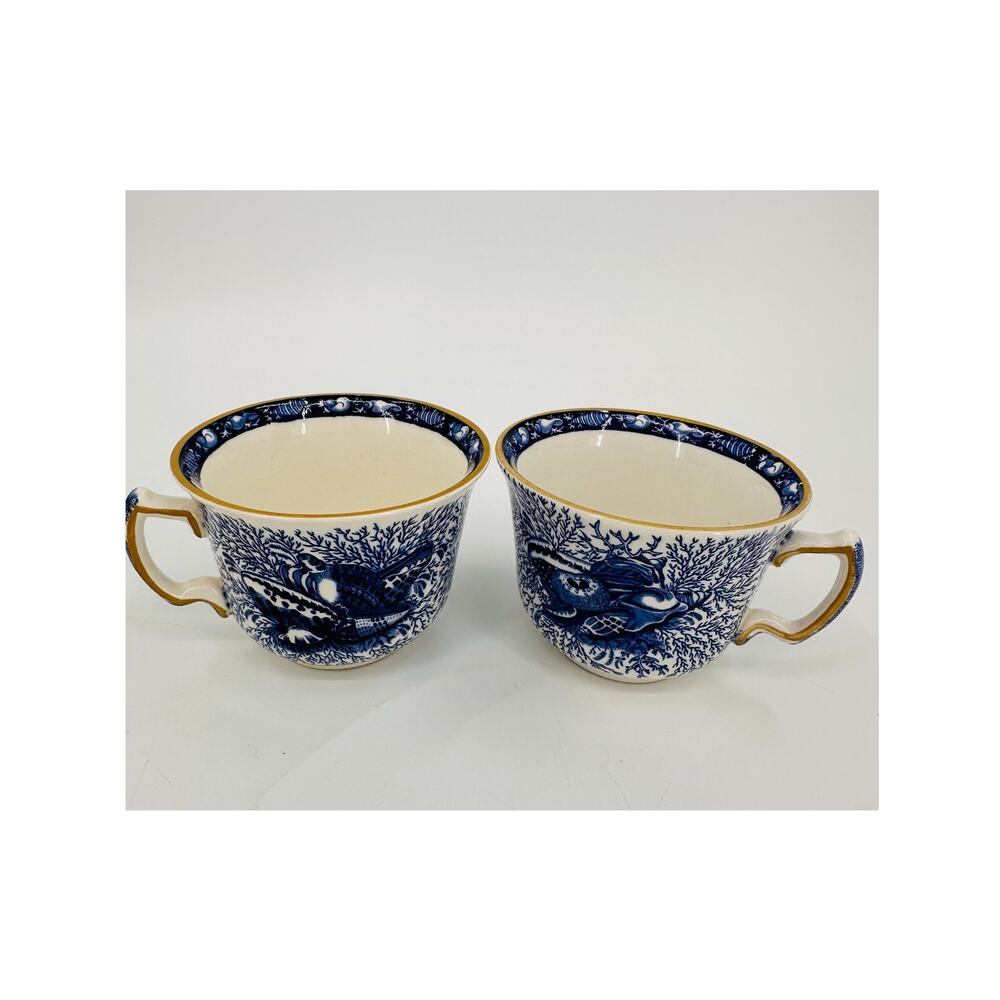 2 Mottahedeh Torquay Blue & White Seashell Teacups England Gold Trim Winterthur